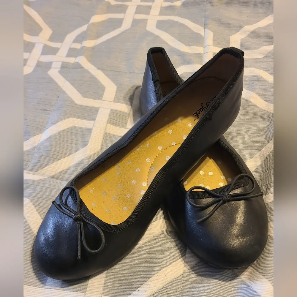 Cat & Jack black Mary Jane flats with bow, size 2,